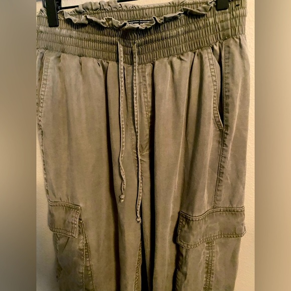 Abercrombie cargo pants. - Picture 3 of 3